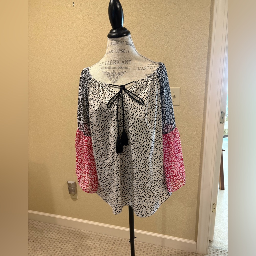 Grace & Emma Black, White and Red Patterned Blouse